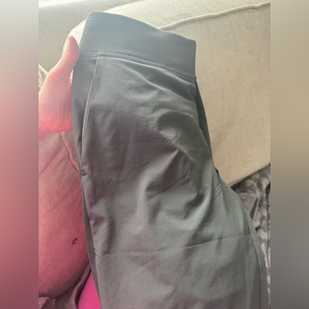 Athleta Brooklyn pant size 0

Great condition, dark green